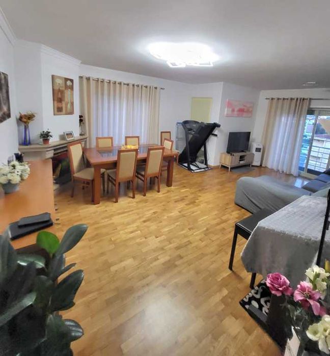 Vende-se T3 , centro de Alfena