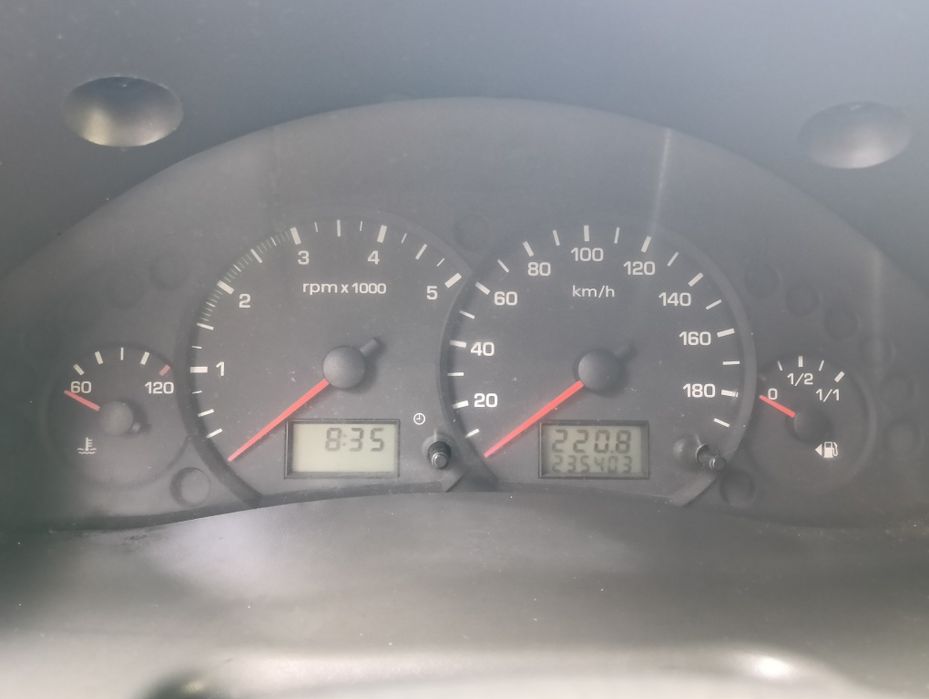 Trata-se Ford Transit 2006