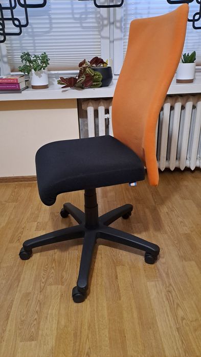 Sprzedam krzesło do biurka