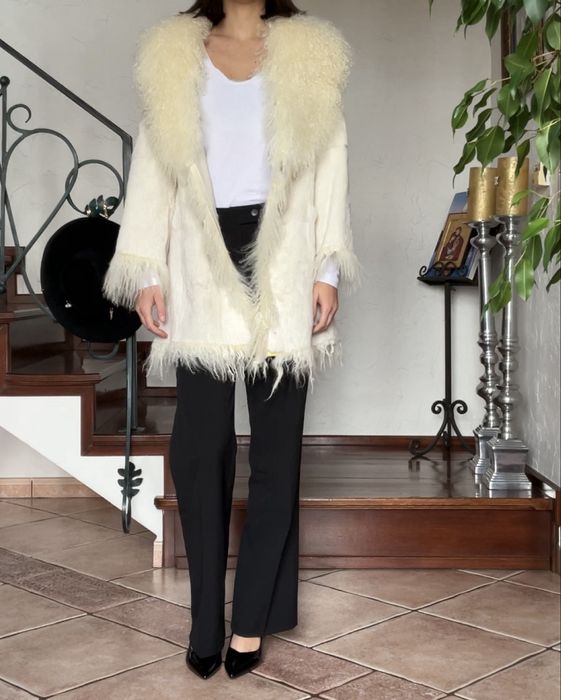 Białe naturalne futro