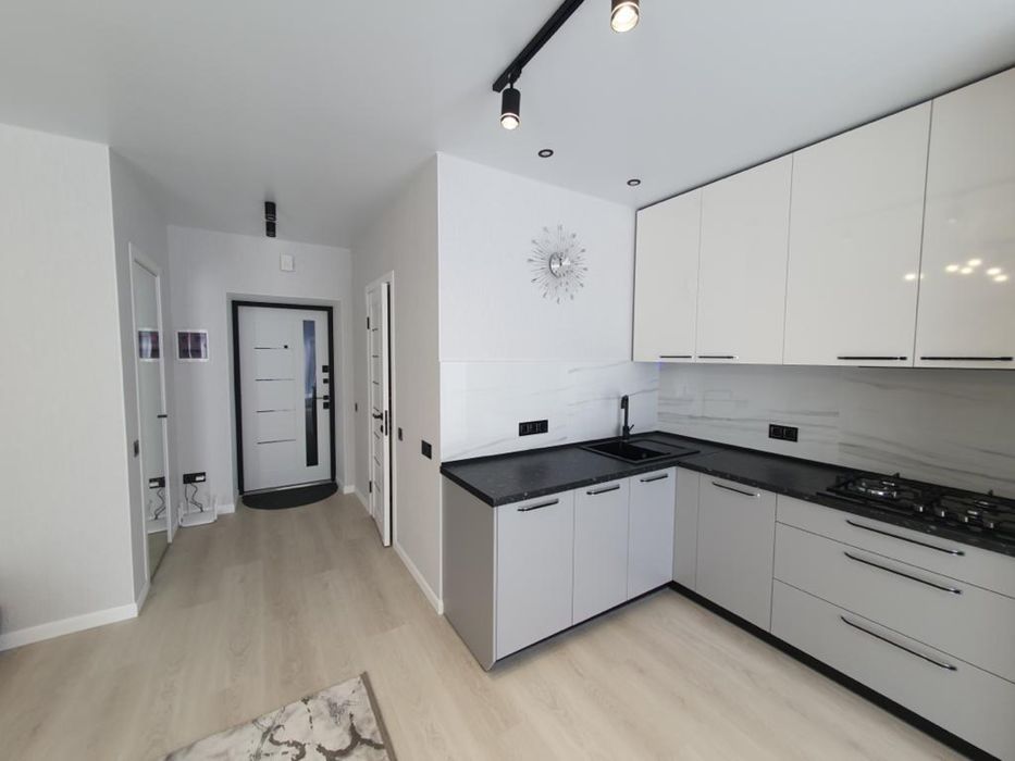 ЕНЕРГОНЕЗАЛЕЖНА Однокімнатна квартира подобово, Центр