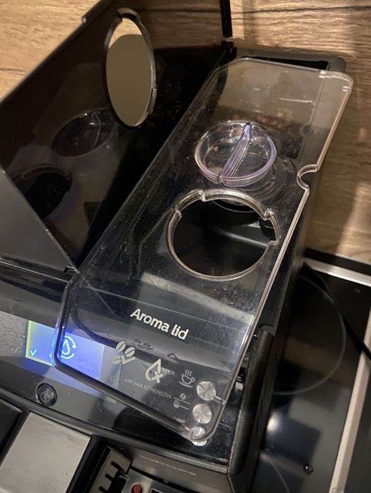 Кавоварка кавомашина 3,5 роки Philips LatteGo EP3550 з дому