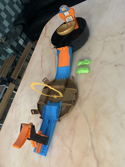 Pista HOT WHEELS Monster Truck Desafio Acrobático