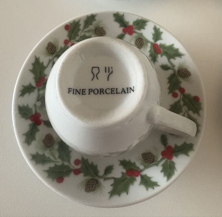 Serviço de café de Natal, quase novo.