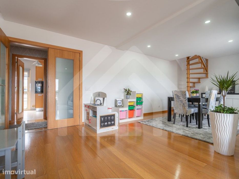 Apartamento T3 | Com sótão | Alqueves