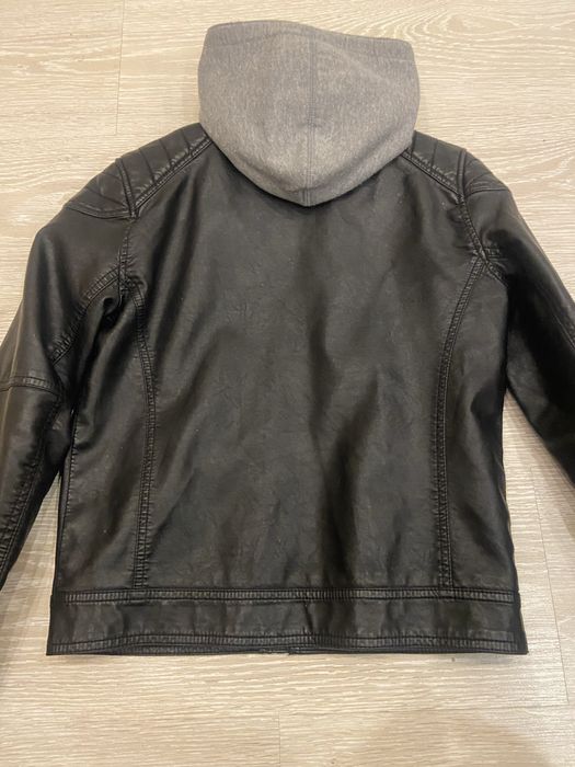 Кожана курточка на хлопчика