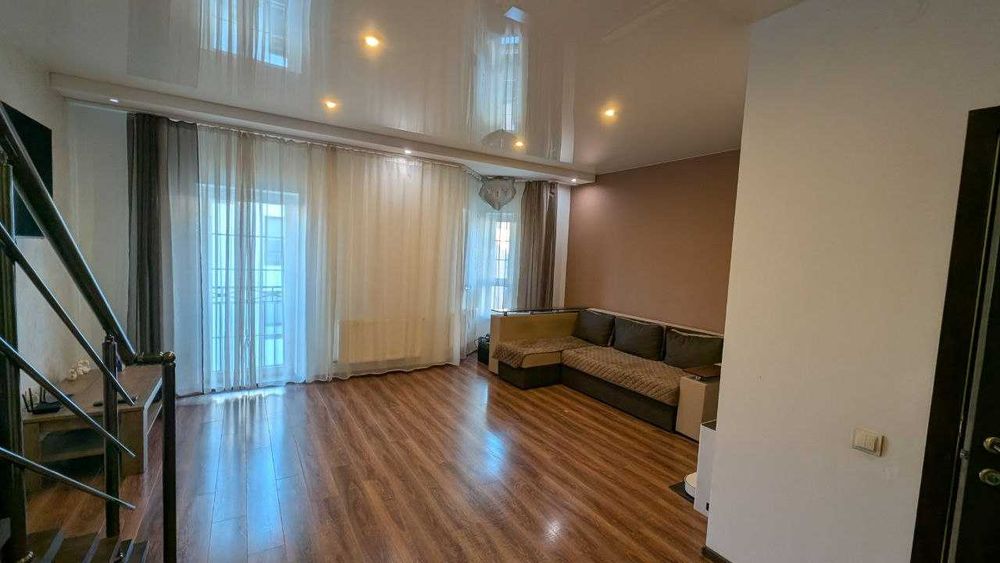 Продається двох'ярусна квартира - Винники, вул. Лисика