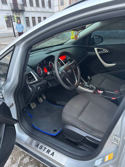 Opel Astra j 1.7