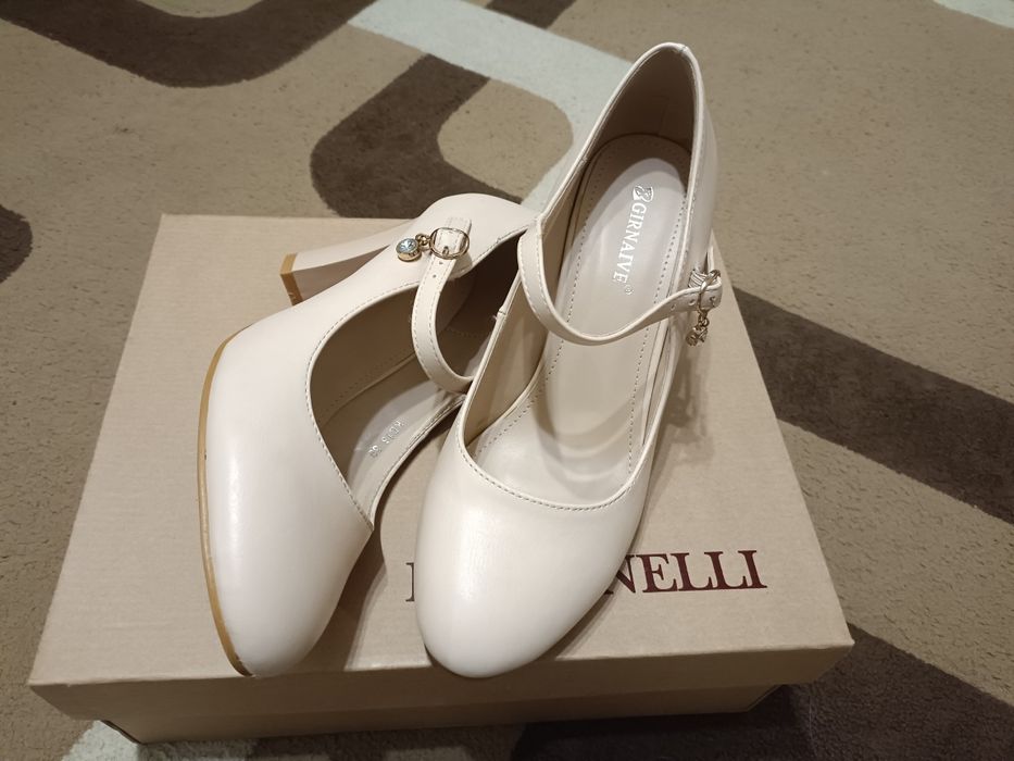 Туфлі бежеві 39р шкіра