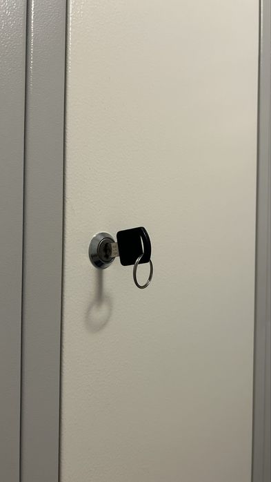 металева шафа для одягу