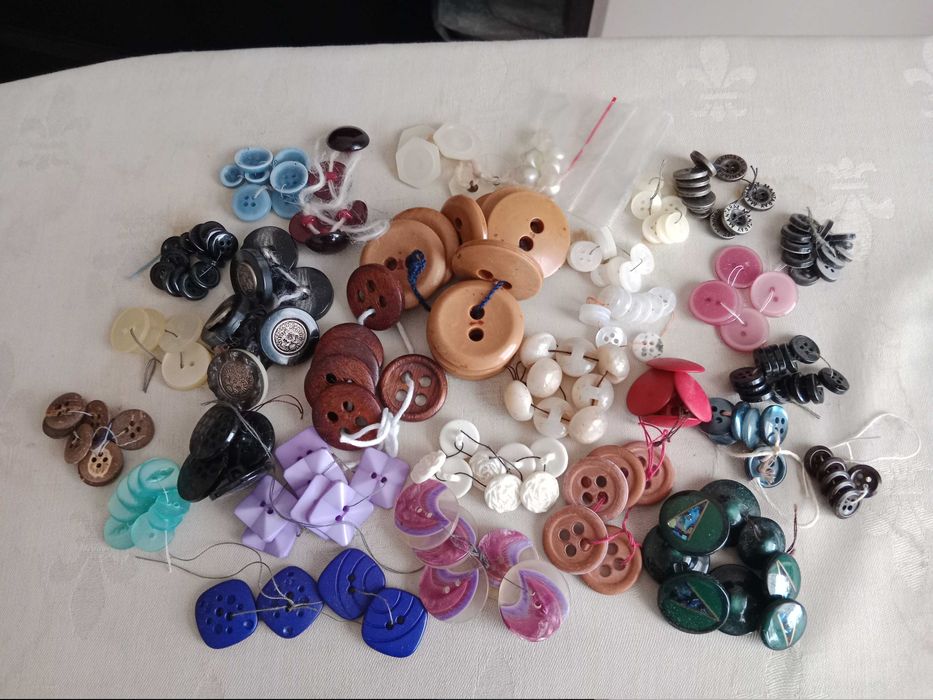 Guziki duży zestaw różne wielkości i kolory