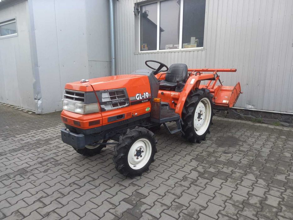 Japoński traktorek Kubota GL 19 z glebogryzarką 4x4 Rewers 19 km