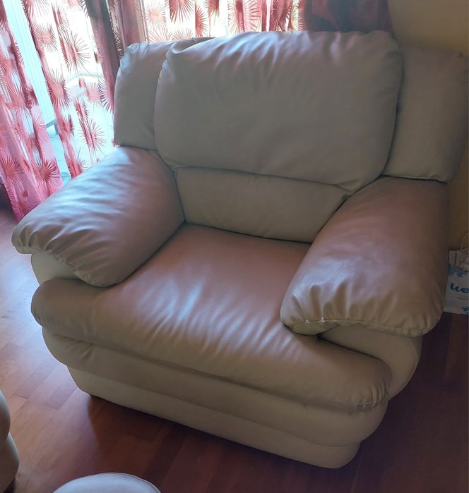 Sofá em pele verdadeira