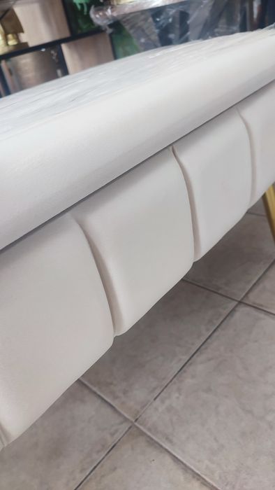 Banqueta em Veludo com Arrumação ( Novo)