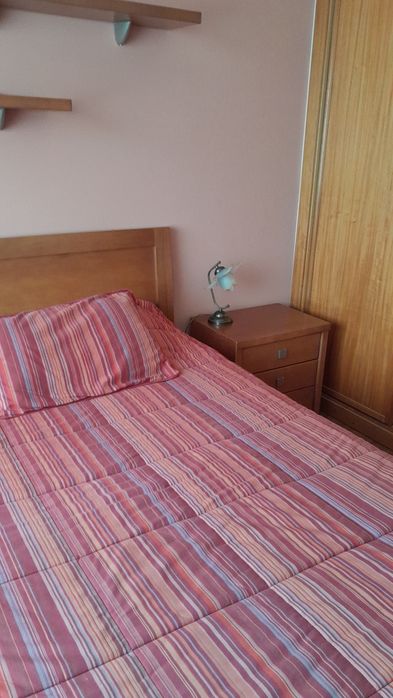 . Quarto para estudante, despesas incluídas.