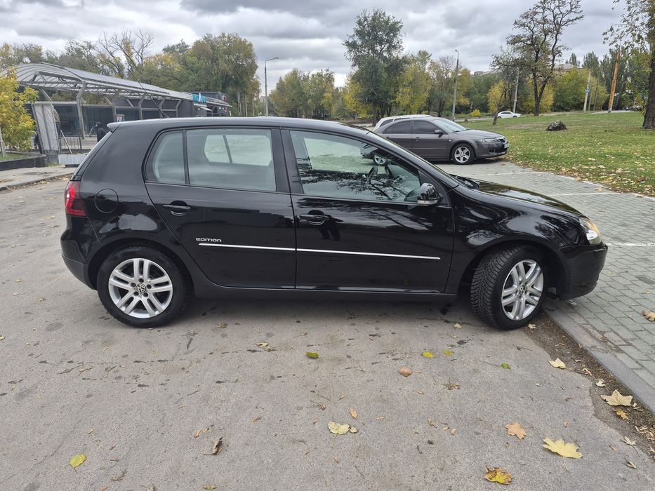 У продажу Голь5 Не фарбований ! Дуже гарний стан!