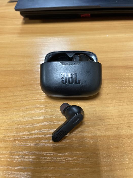 Продам безпроводні навушники JBL  230NC