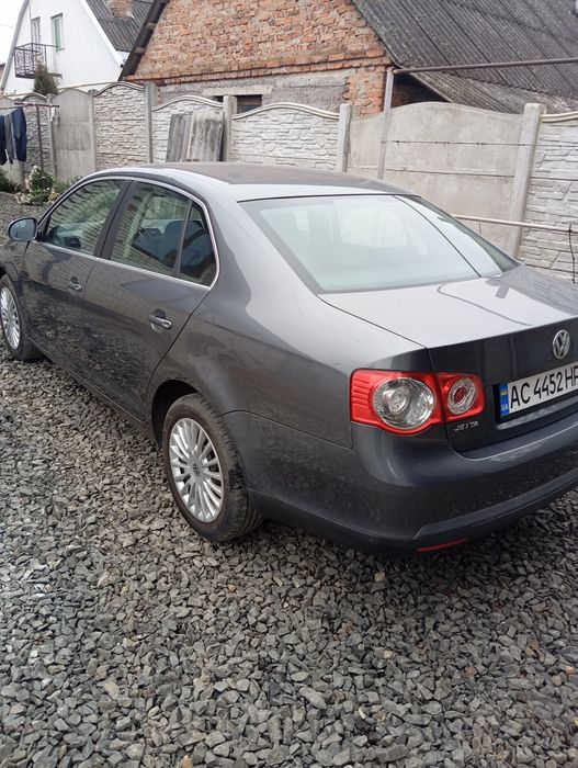 Volkswagen Jetta 5 1.6 бензин