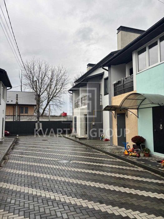 Кутовий таунхаус з власним укриттям, поряд озеро БЕЗ КОМІСІЇ