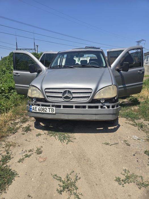 Mercedes-Benz ML320 1999 року, 3.2 літровий  V6, газ-бензин