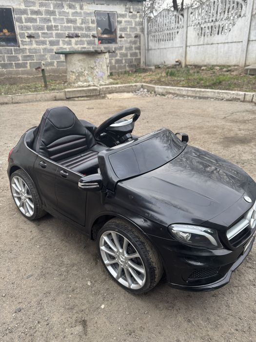 Електро автомобіль дитячий в чудовому стані