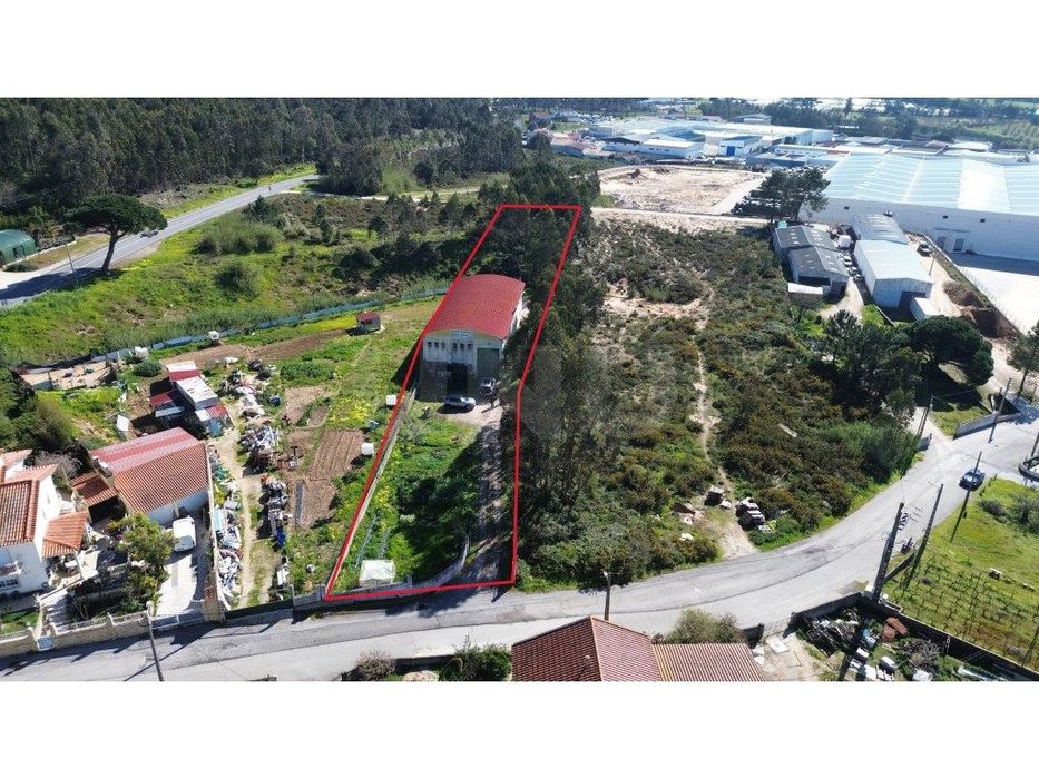 Armazém utilizado como Habitação com excelente área exterior