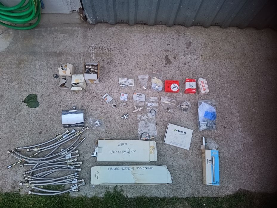 Zestaw armatury hydraulicznej i sanitarnej – Danfoss, NIL,Ideal  wężyki, zawory, syfony , baterie, krzywki– nowe / magazynowe