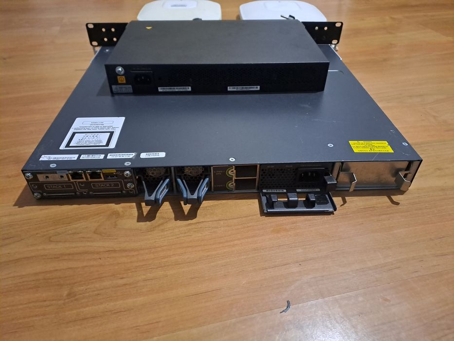 Switch zarządzalny 12/24 porty, access pointy Poe Cisco. Sprzedam.