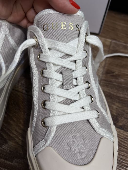 Кеди жіночі Guess розмір 8, 38,5-39