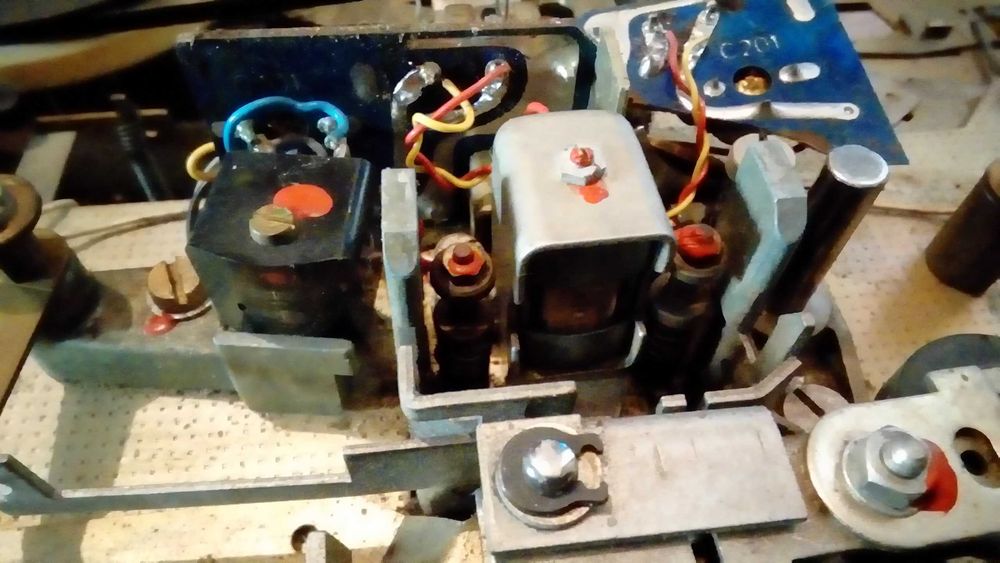 Продам магнитофон Грюндик TK 247 ДЕ ЛЮКС  восстановление или запчасти.