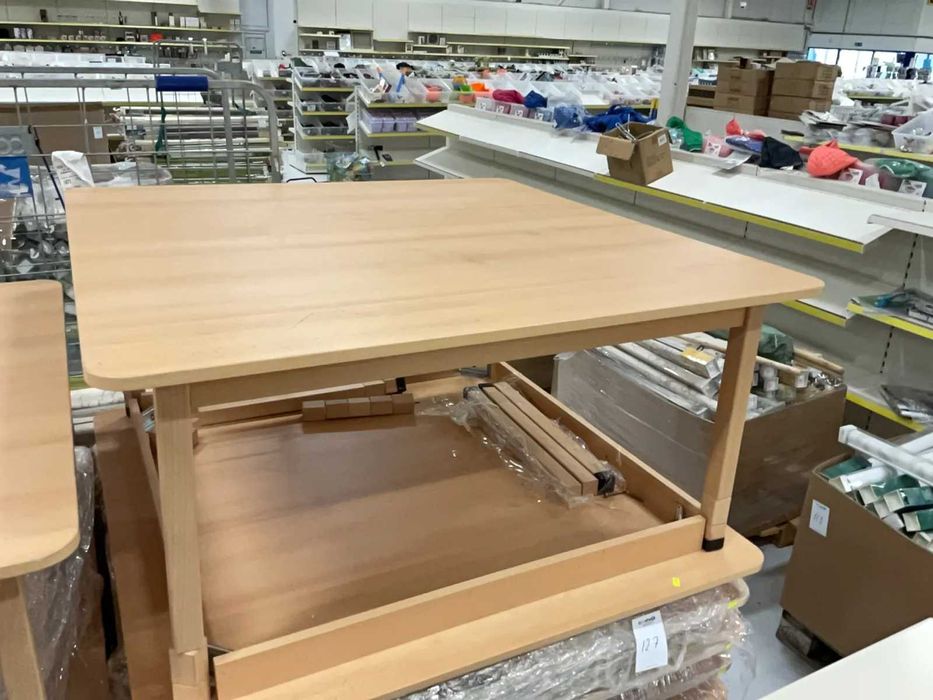 stolik dziecięcy szkolny kwadratowy 120x120 regulowany