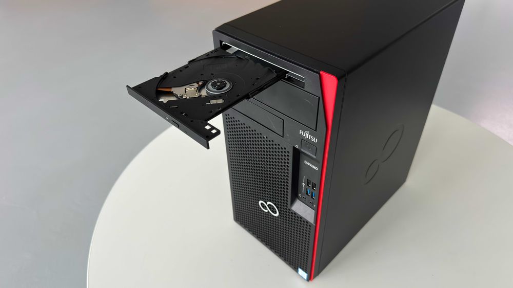 Fujitsu Esprimo P557/E85+ (i5, SSD, Windows 10 Pro)