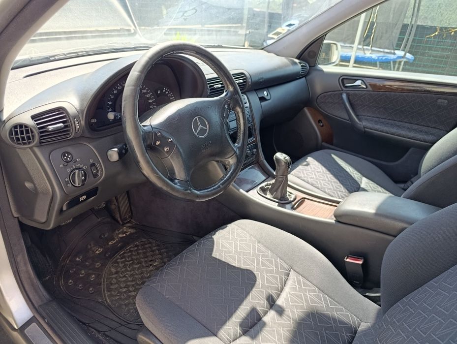 Mercedes-Benz C220 CDI Elegance (2001) – Apenas 219100 km – Mecânica Impecável