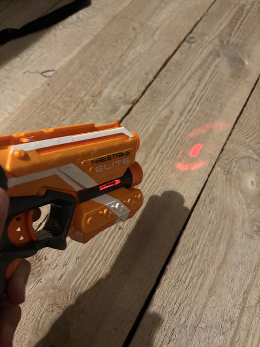 Zestaw pistoletow nerf + strzalki