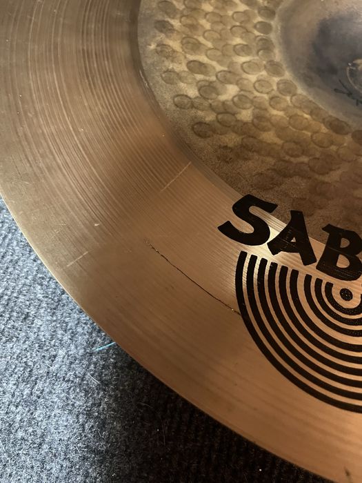 Prato Sabian Omni AAX 18” - RACHADO