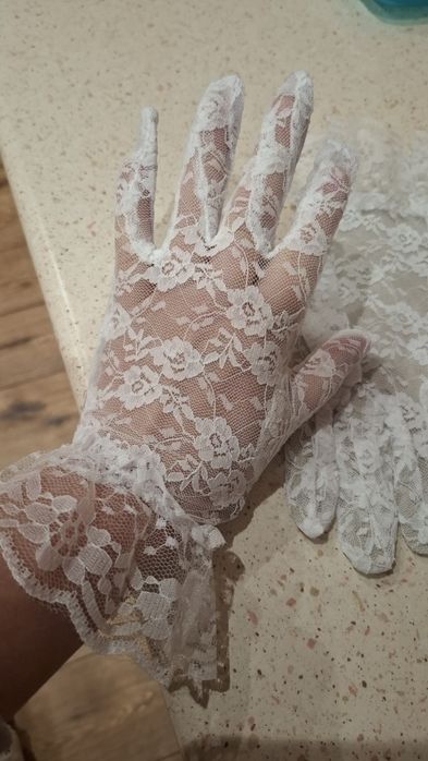 Rękawiczki damskie koronkowe.