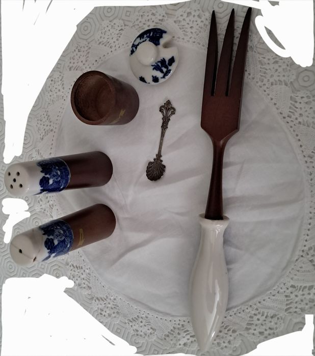 Conjunto vintage em cerâmica e madeira