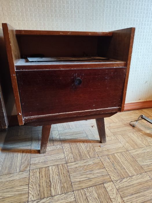 Тумбочка для ,дрібних речей