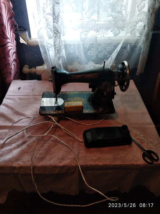 Продам швейную машинку