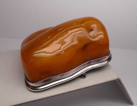 Okazała broszka miodowy bursztyn srebrna oprawa.