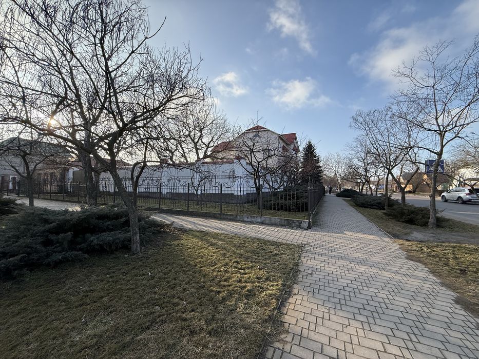 Продажа шикарного дома 300м2, район парка народный сад