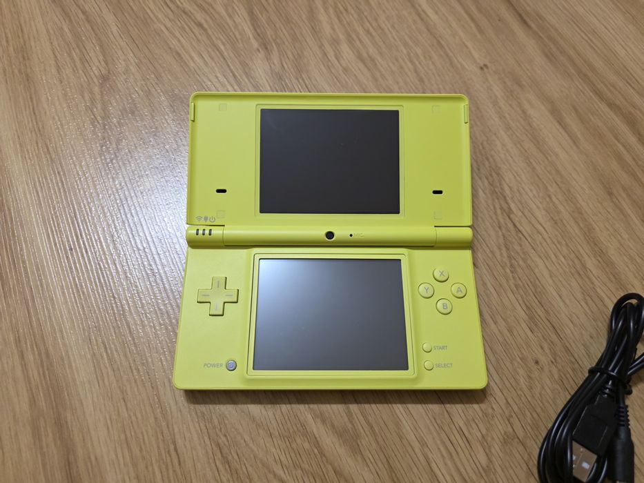 Nintendo DSi +будь-які ігри +СД карта