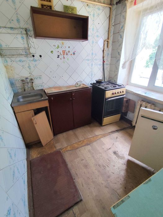 2-кімн. квартира, потребує ремонту, ХТЗ, просп. Олександрівський