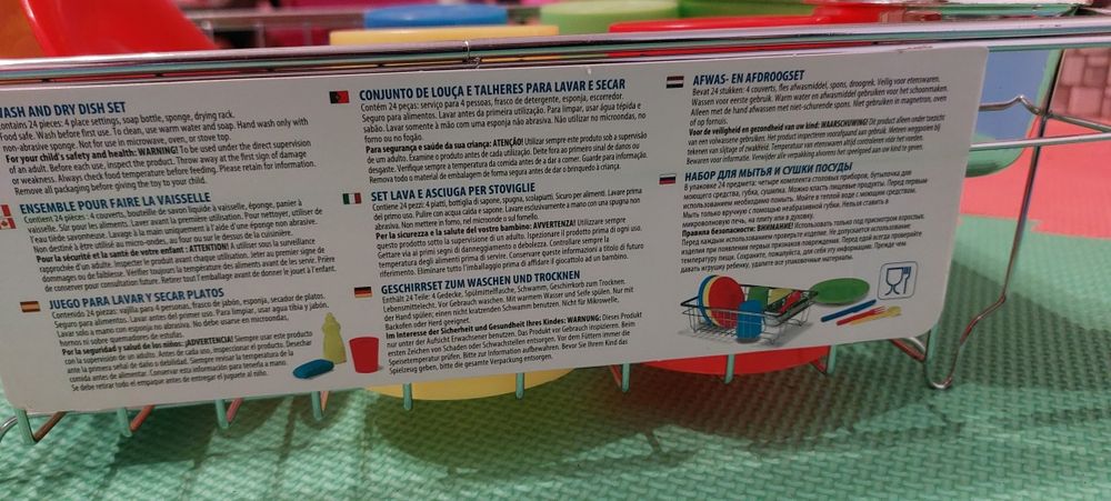 Conjunto de loiça e talheres