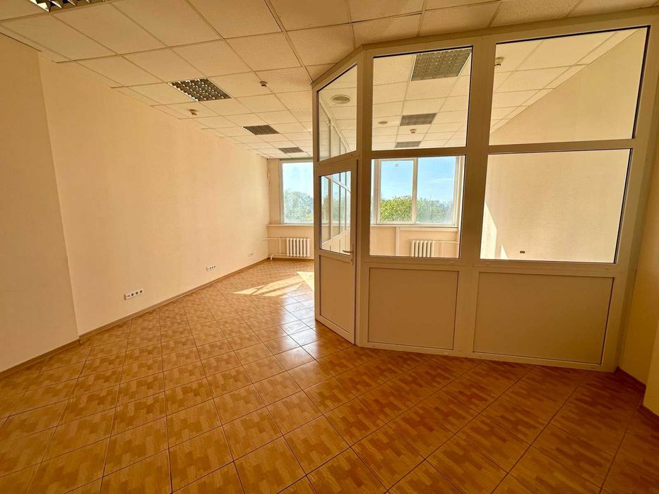Офіс в БЦ, 2 кабінети, площа 54 м.кв., метро Дорогожичі, власник