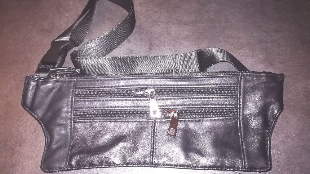 Mala de cintura preta em couro NOVO