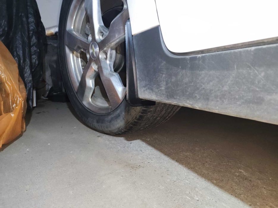 Брызговики на Chevrolet Volt Вольт 1/2 заглушка бампера Opel Vivaro