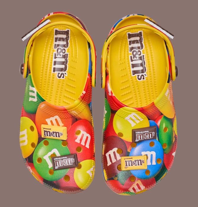 Клоги CROCS x M&M’s Classic Clogs! EU 43-44