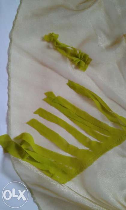 Отличный костюм на праздники на маленькую девочку в отличном состоянии