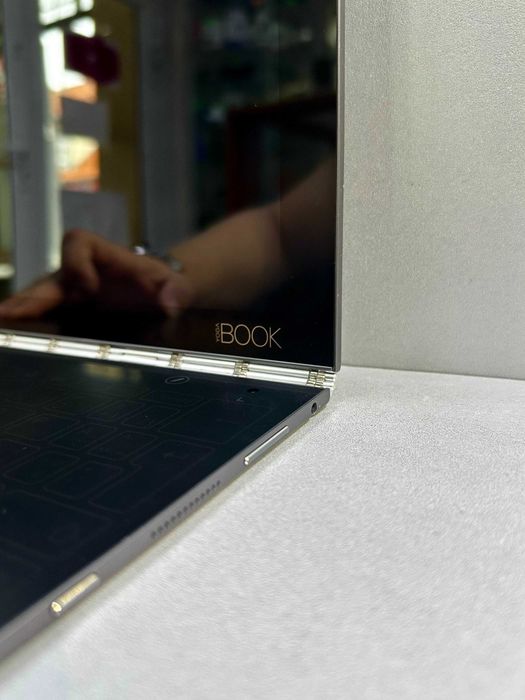 Tablet laptop Lenovo Yoga Book
